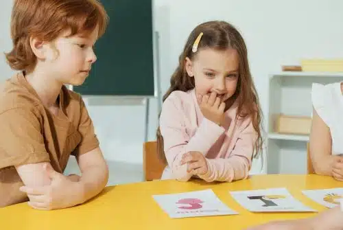 Gérer le départ des enfants à la fac : astuces et conseils pratiques