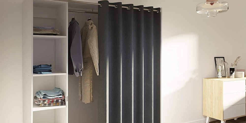 Comment ajouter un rideau sur un dressing ? - Gazette Debout