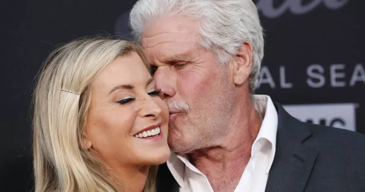 Ron Perlman (sa taille, son poids) qui est sa femme