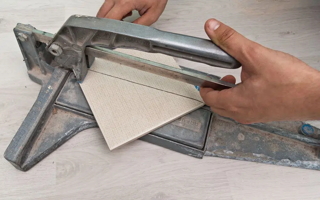 Comment faire pour couper un carreau ?